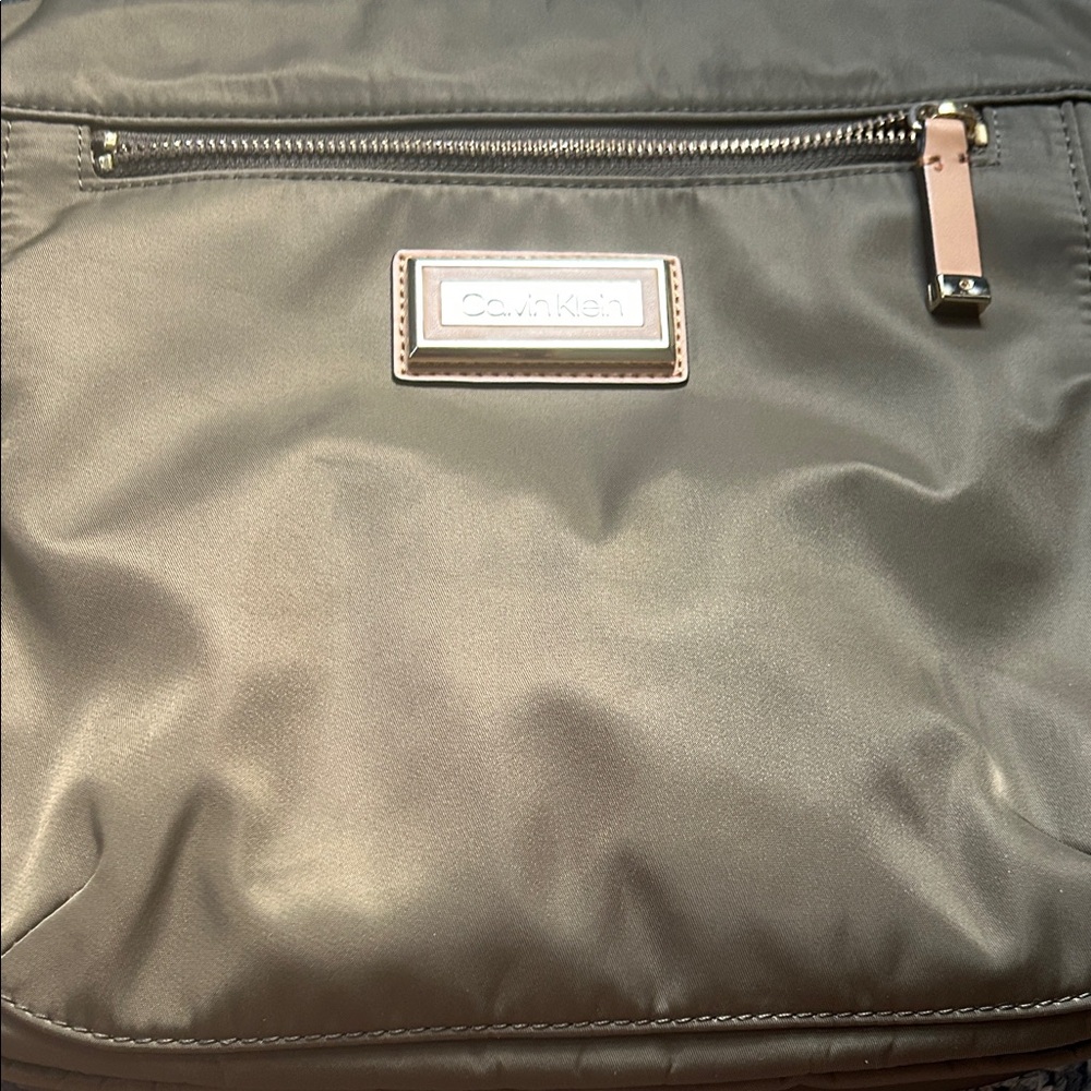 REDUCED!!Calvin Klein Khaki Crossbody Bag - Picture 2 of 5